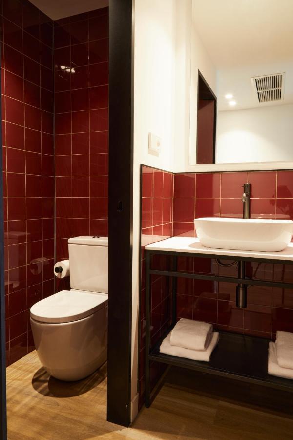 Latroupe Prado Hostel Madrid Exterior photo